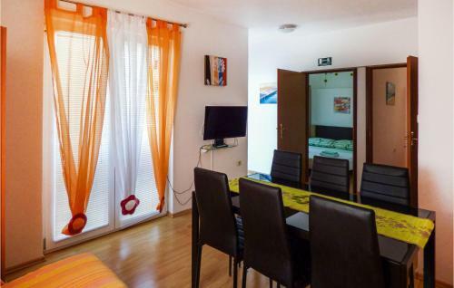 Stunning Home In Mimice With Jacuzzi, Wifi And 3 Bedrooms