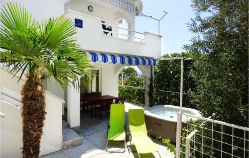 Stunning Home In Mimice With Jacuzzi, Wifi And 3 Bedrooms