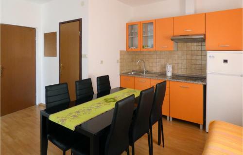 Stunning Home In Mimice With Jacuzzi, Wifi And 3 Bedrooms