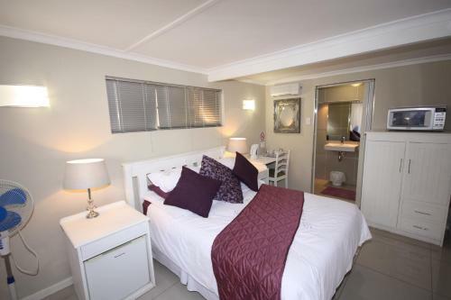 Hostal Tri-angle B&B And Guesthouse