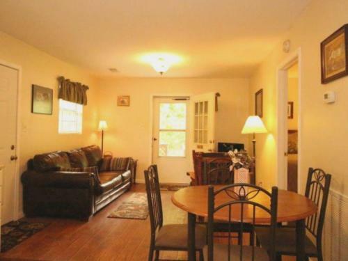 Riverfront Tellico Beach Cabin With Private Front Porch