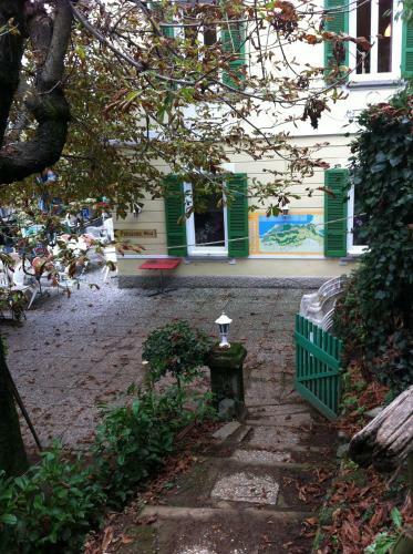 Hostal Pensione Agra