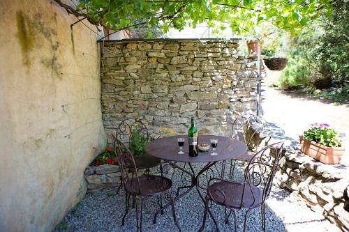Domaine De Perruche Du Buis