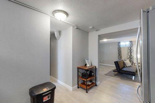 Modern Renovated Lower Level Unit In Littleton