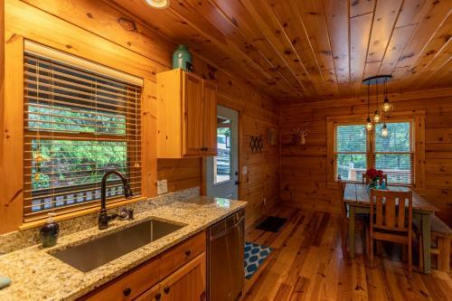 Among The Trees - Valle Crucis Cabin With Hot Tub, Pool Table, Pond, Fire Pit