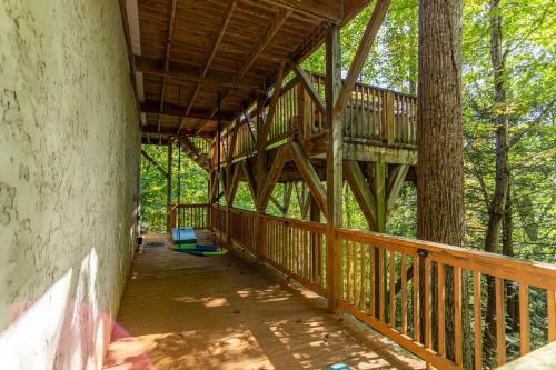 Among The Trees - Valle Crucis Cabin With Hot Tub, Pool Table, Pond, Fire Pit