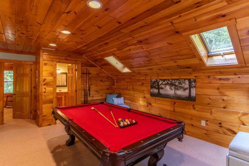Among The Trees - Valle Crucis Cabin With Hot Tub, Pool Table, Pond, Fire Pit