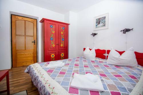 Hostal Pension Csom�d