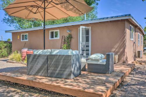Chic Bungalow With Backyard Oasis 2 Mi To Dtwn