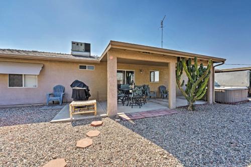 Charming House With Yard About 2 Mi To Lake Havasu!