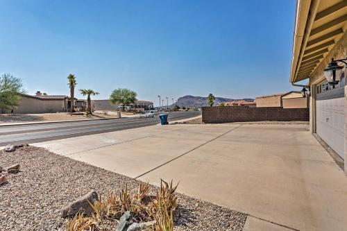 Charming House With Yard About 2 Mi To Lake Havasu!