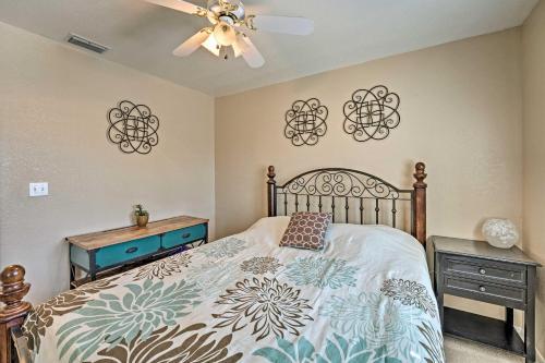 Charming House With Yard About 2 Mi To Lake Havasu!