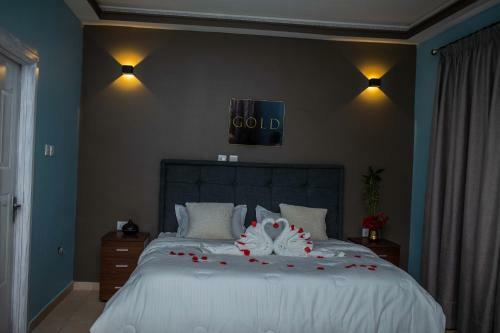 Hotel Piano And Gold Collections
