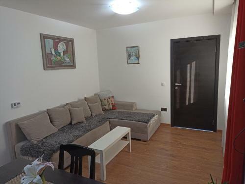 Apartamento 2br Airport Accommodation Near E75 With Free Private Parking