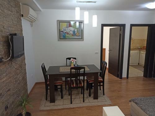 Apartamento 2br Airport Accommodation Near E75 With Free Private Parking