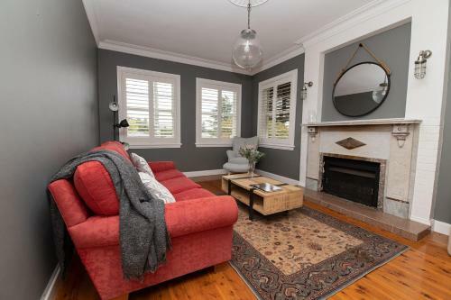 Benview Cottage, 3 Large Living Areas, Sleeps 8, Cbd
