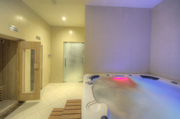 Raintree Rolla Hotel