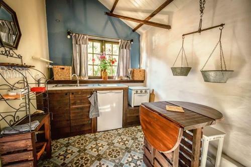 Unique Tiny House With Natural Building Techniques
