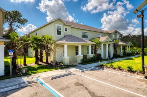 Villa Stunning 3 Bedroom Townhome