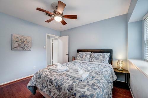 Adorable Home In Energy Corridor, Houston