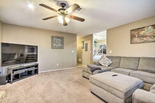 Grand Desert Oasis In Arrowhead Ranch With Pool!
