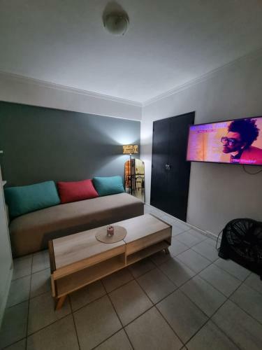 Apartamento Monoambiente Libertad E Independencia, Barrio La Perla