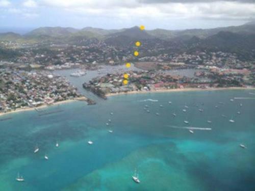 Attractive 4 Br House, 3 Min Walk To Reduit Beach
