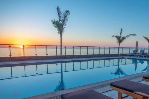 Waves Hotel