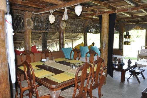 Lodge Cadjan Earth