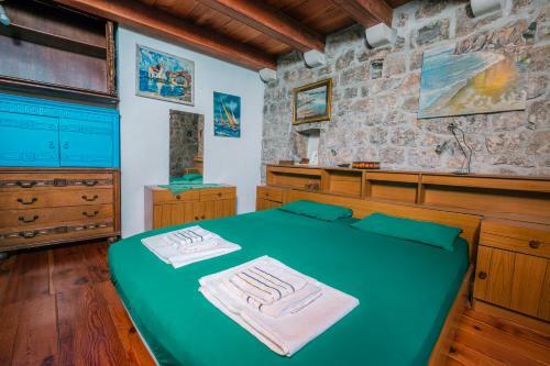 Authentic Boka House With Artistic Soul