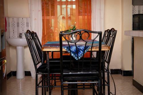 Bed & Breakfast Avocado Tree House