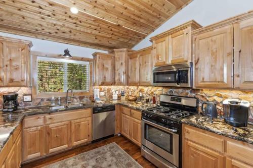 Pinecone Escape Cabin By Avantstay Elevated Cabin W Privacy & Views