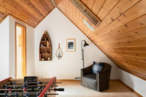 Hartwood By Avantstay Cozy Big Bear Abode W Spacious Deck & Stone Fireplace