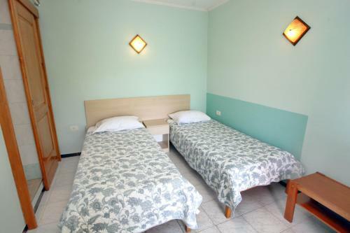 Dino Room Apartments