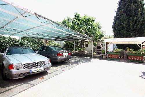 Dino Room Apartments