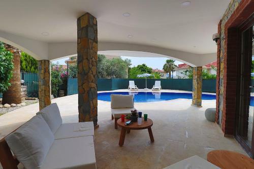 Villa Simba - Near Calis Beach With Garden & Pool