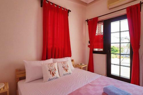 Villa Simba - Near Calis Beach With Garden & Pool