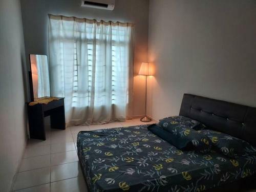 Cheerful 2-bedroom Residential Home With Parking