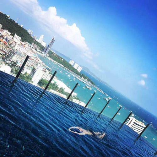 Apartamento The Base Central Pattaya Infinity Pool