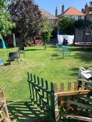 Apartamento 2 Bedroom Modern Flat, Less Than A Mile From The Beach!