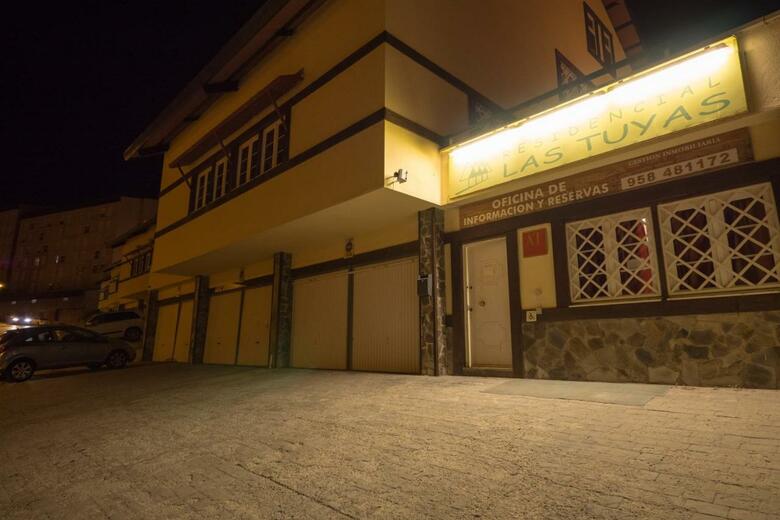 Apartamentos Las Tuyas 3000