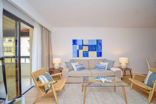 Stylish One Bedroom Apartment With Swimming Pool