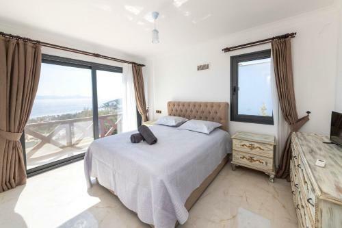 Splendid Villa With Private Pool And Jacuzzi Near Beach In Bodrum