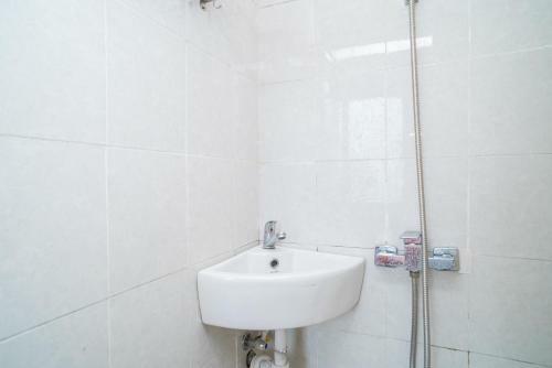 Hotel Reddoorz @ Aralia Harapan Indah