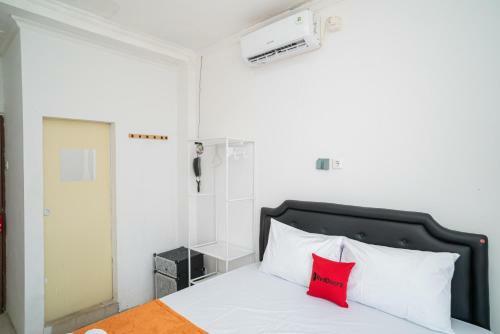 Hotel Reddoorz @ Aralia Harapan Indah