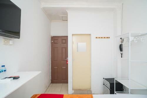Hotel Reddoorz @ Aralia Harapan Indah
