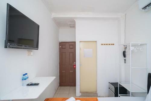 Hotel Reddoorz @ Aralia Harapan Indah