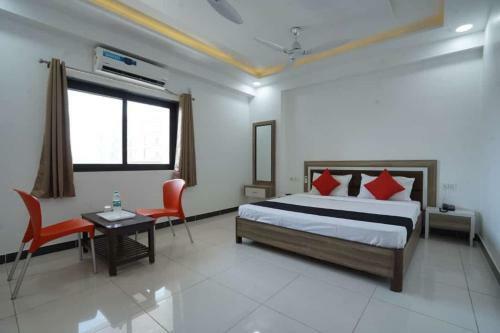 Hotel Yellow Leaf