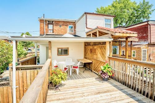 Bright 3br Townhouse In York W Private Deck & Parking
