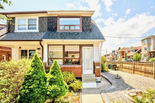 Bright 3br Townhouse In York W Private Deck & Parking